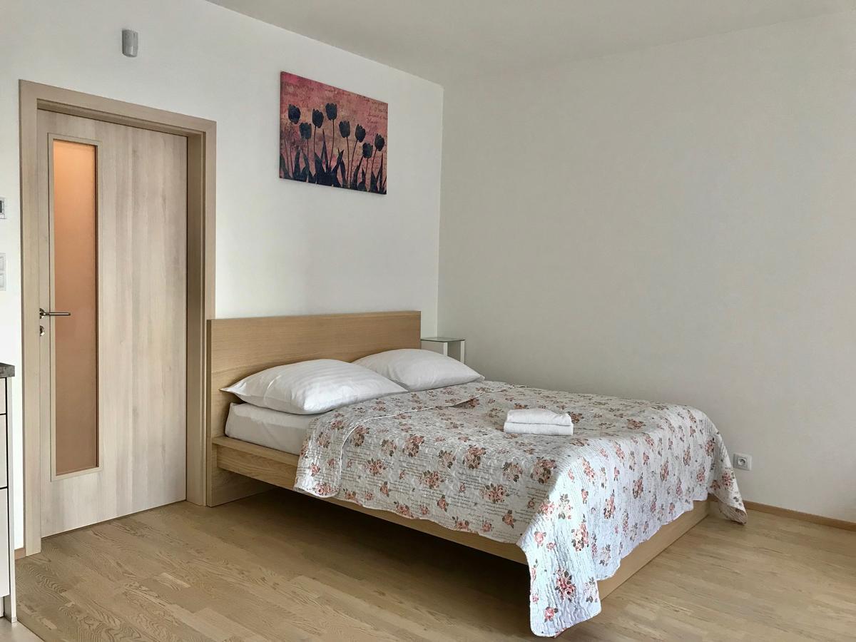 Enjoy In Garden Apartment Praga Exterior foto