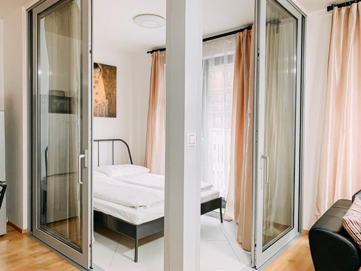 Enjoy In Garden Apartment Praga Exterior foto